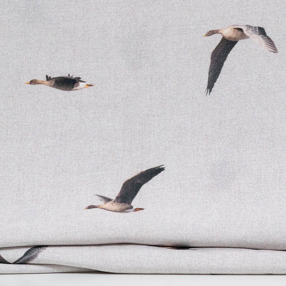 Vuorella kangaskauppa – Hanhien muutto tencel harmaa