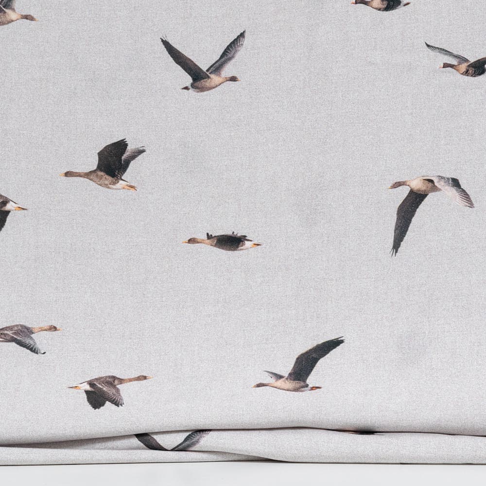 Vuorella kangaskauppa – Hanhien muutto tencel harmaa