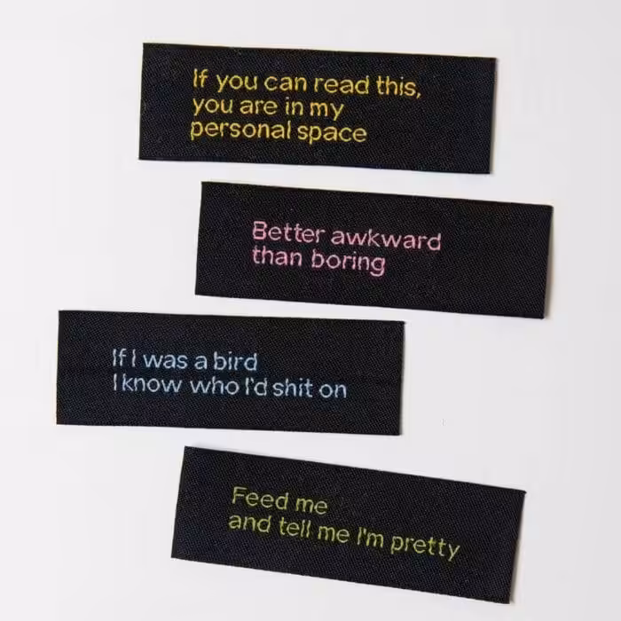 Vuorella kangaskauppa -Ompelumerkit, mustat