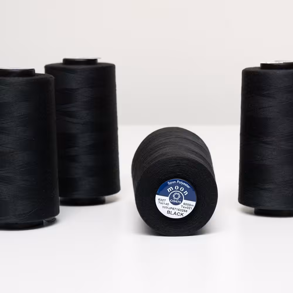 Vuorella kangaskauppa - Ompelutarvikkeet, Coats Moon saumurilanka, musta