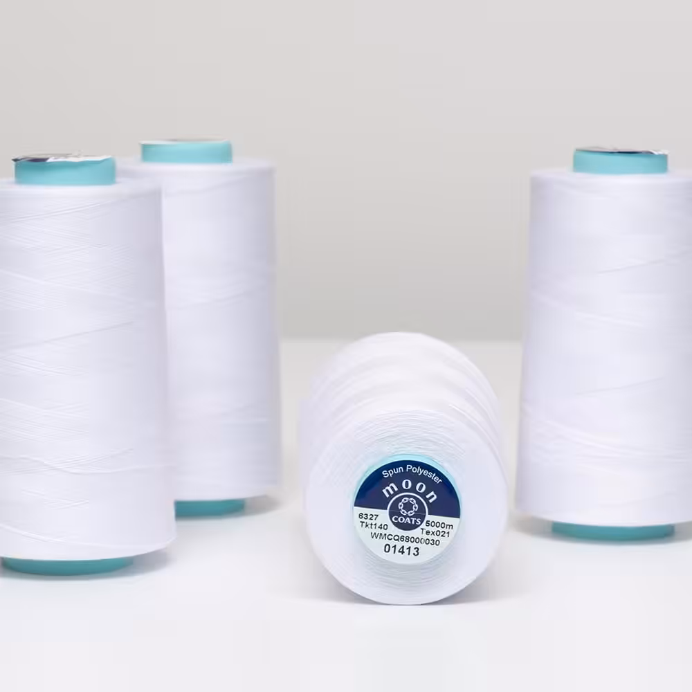 Vuorella kangaskauppa - Ompelutarvikkeet, Coats Moon saumurilanka, valkoinen