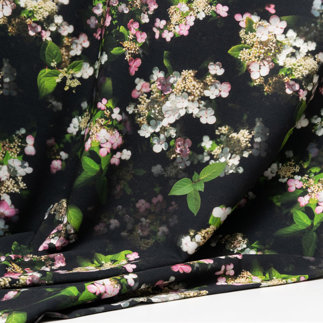 Vuorella kangaskauppa – Japaninhortensia joustocollege