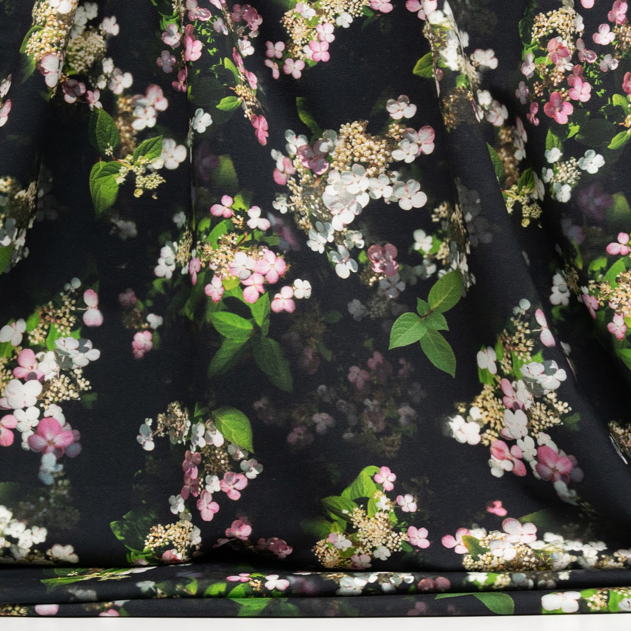 Vuorella kangaskauppa – Japaninhortensia joustocollege