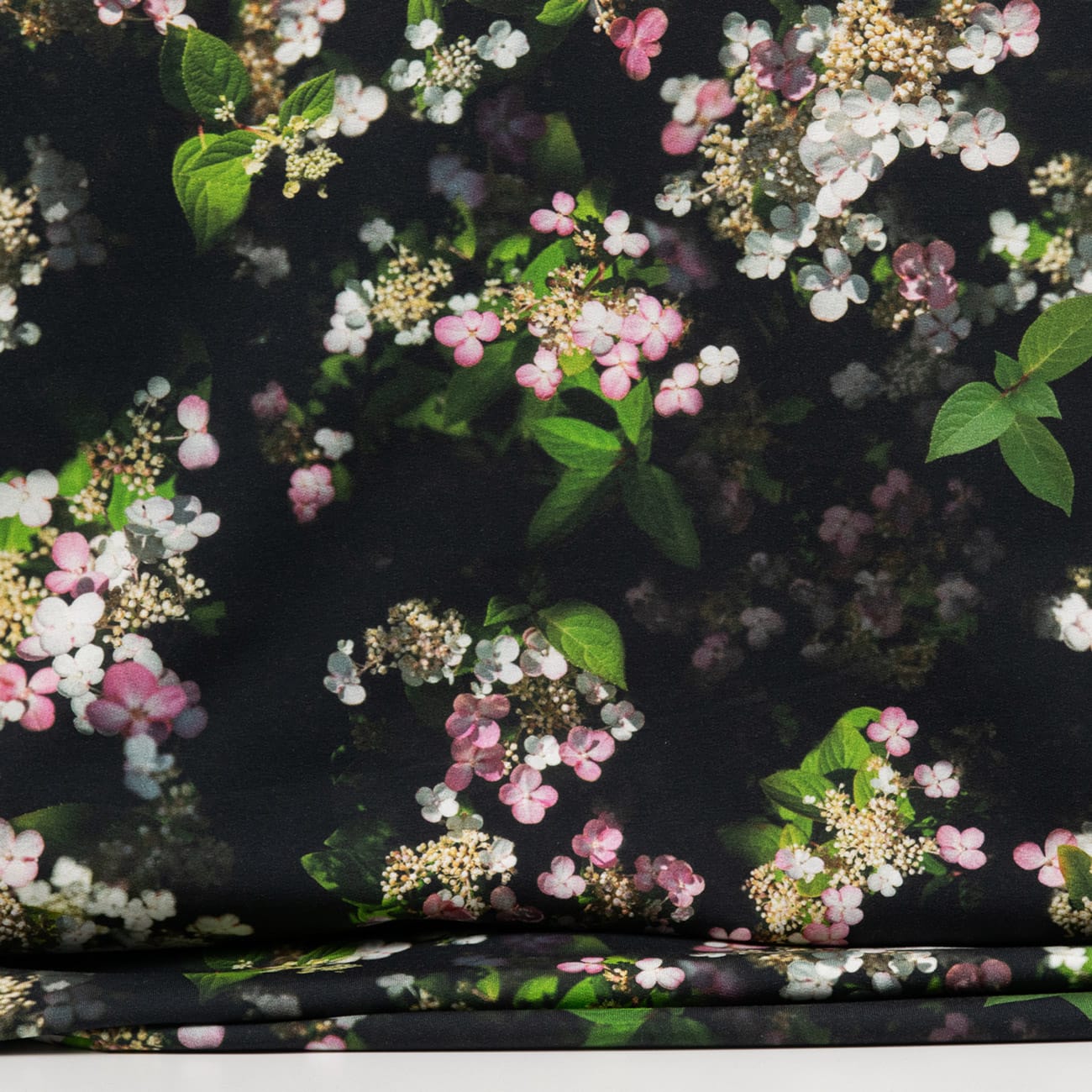 Vuorella kangaskauppa – Japaninhortensia joustocollege