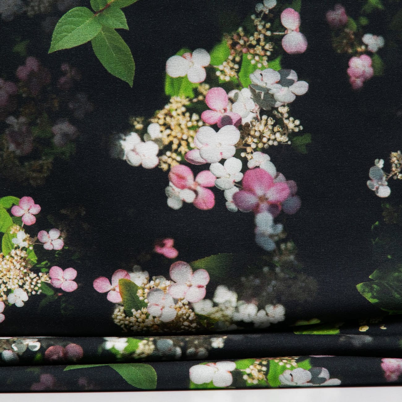 Vuorella kangaskauppa – Japaninhortensia joustocollege