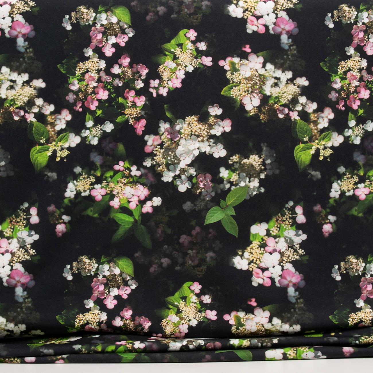 Vuorella kangaskauppa – Japaninhortensia joustocollege