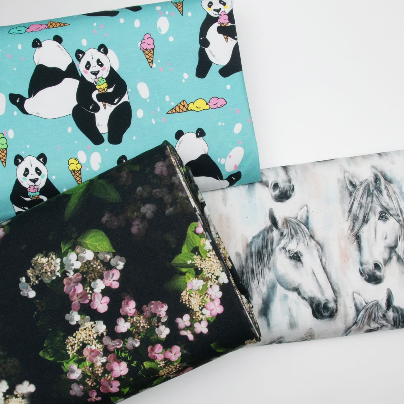 Vuorella kangaskauppa - Jätskipanda trikoo, Japaninhortensia joustocollege ja Viima-trikoo