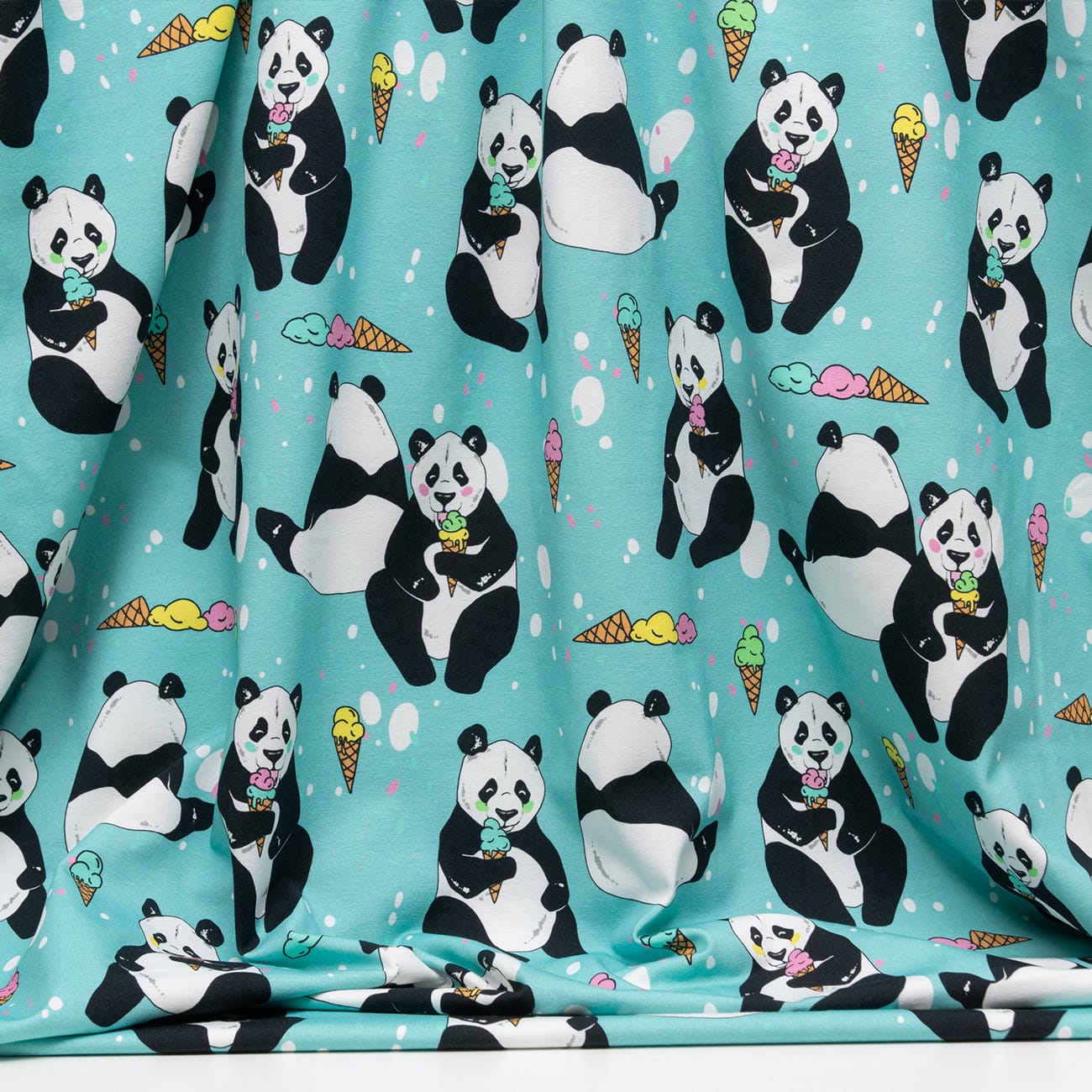 Vuorella kangaskauppa – Jätskipanda trikoo