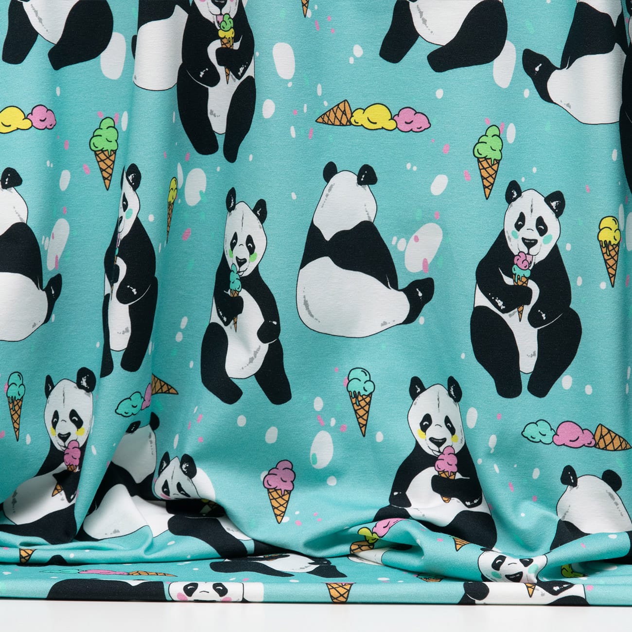 Vuorella kangaskauppa – Jätskipanda trikoo