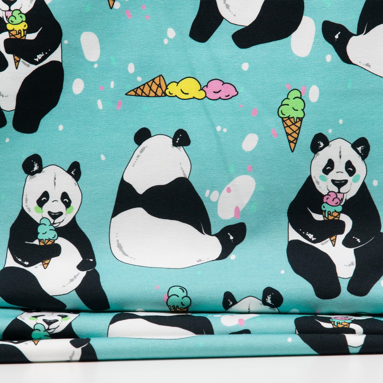 Vuorella kangaskauppa – Jätskipanda trikoo