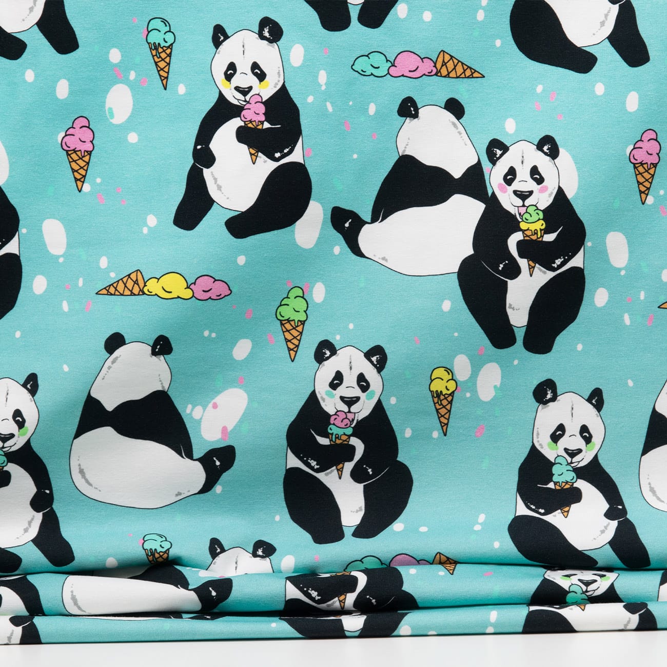 Vuorella kangaskauppa – Jätskipanda trikoo