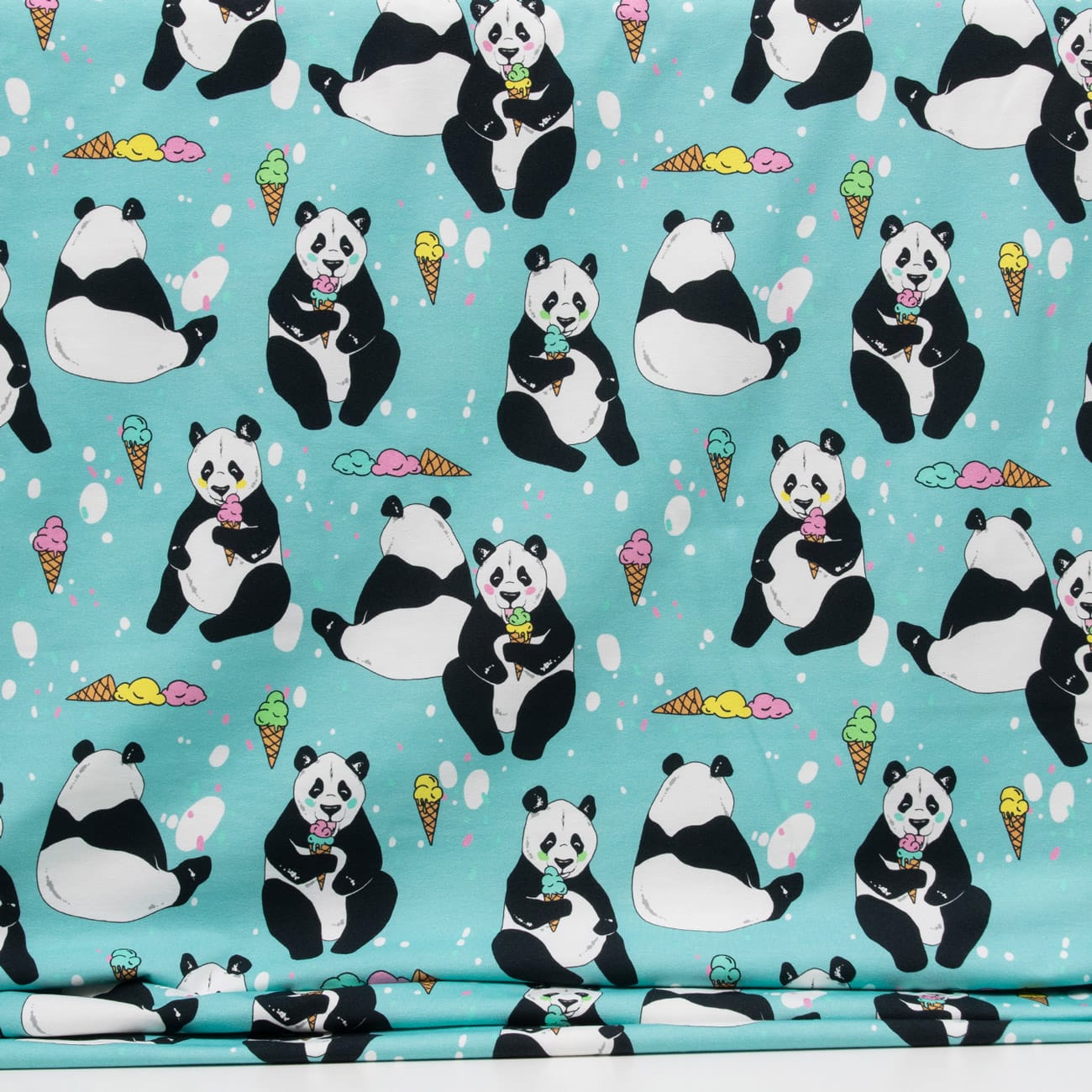 Vuorella kangaskauppa – Jätskipanda trikoo