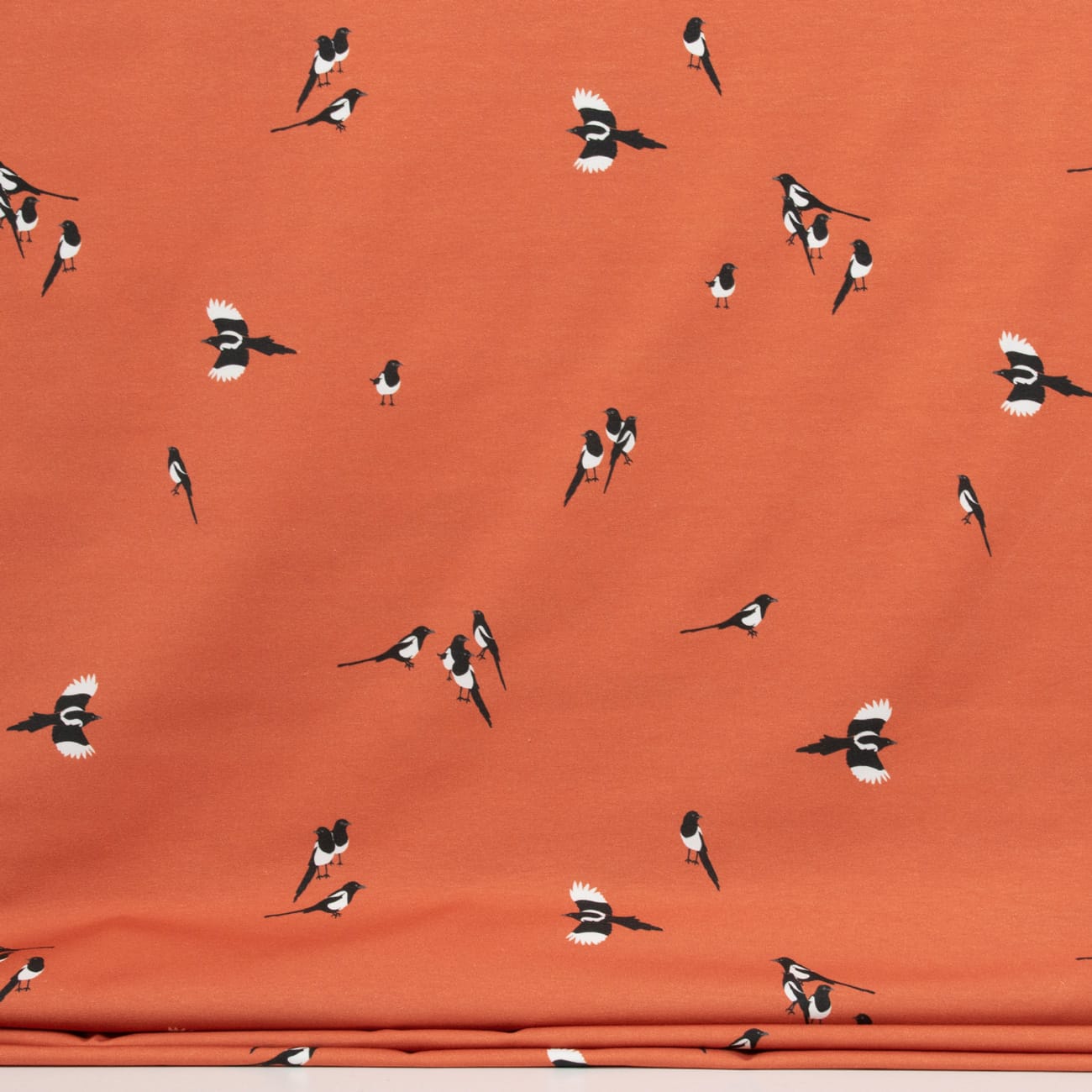 Vuorella kangaskauppa – Harakat savenpunainen trikoo