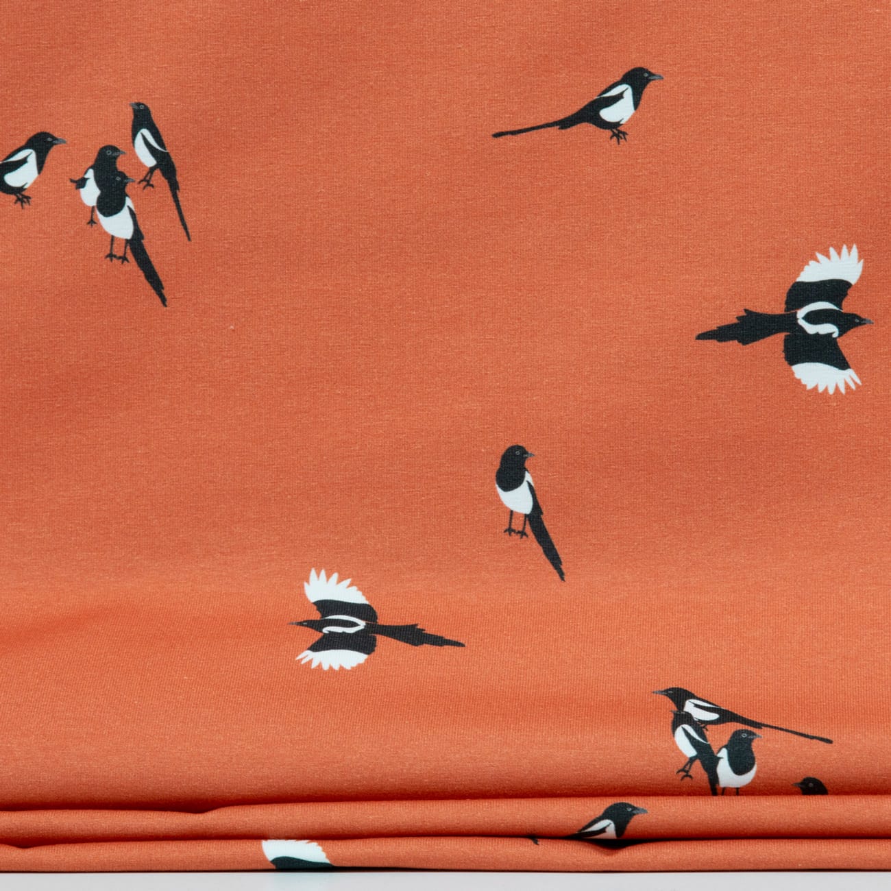 Vuorella kangaskauppa – Harakat savenpunainen trikoo