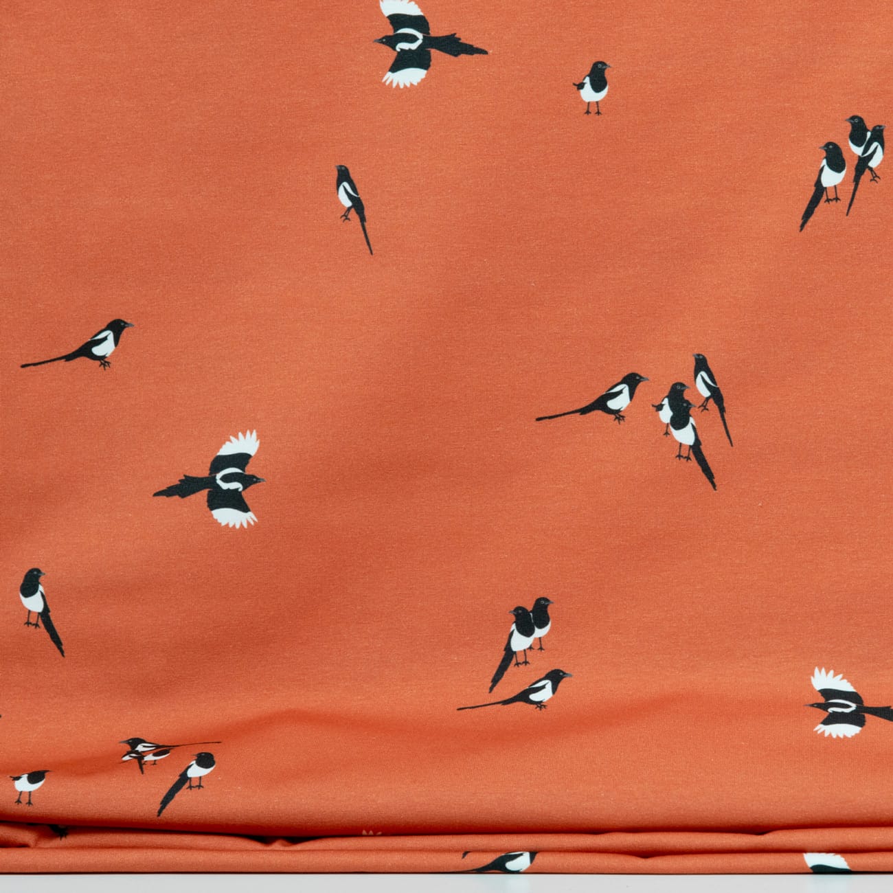 Vuorella kangaskauppa – Harakat savenpunainen trikoo