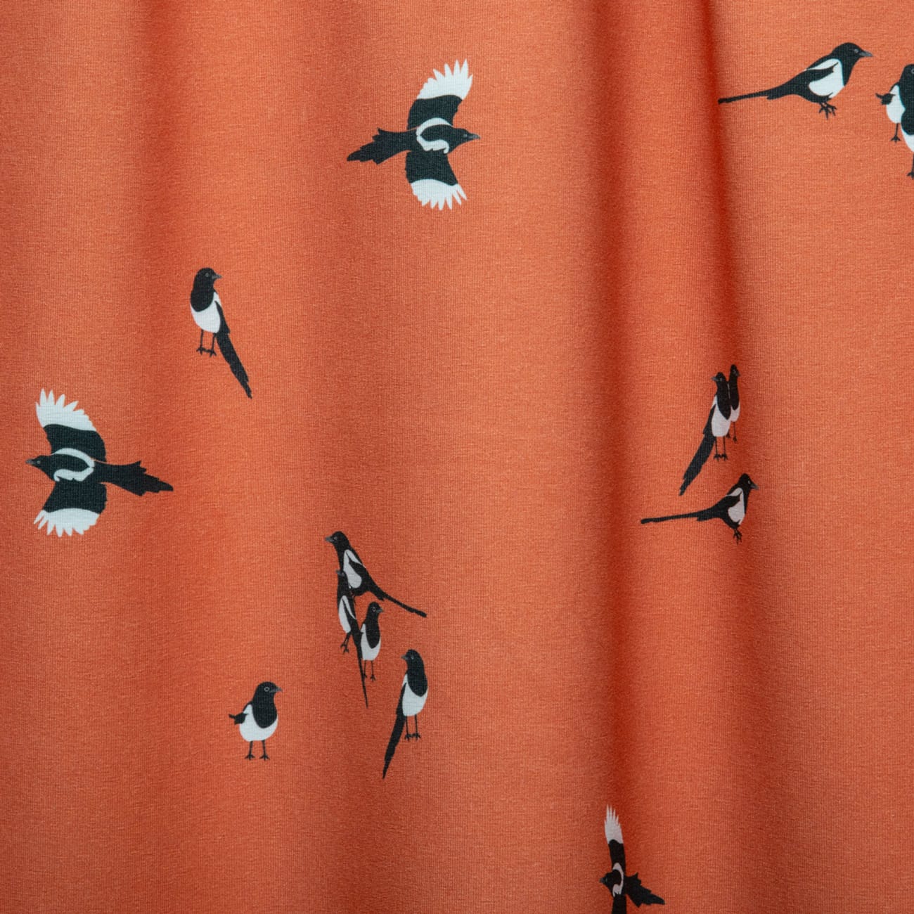 Vuorella kangaskauppa – Harakat savenpunainen trikoo