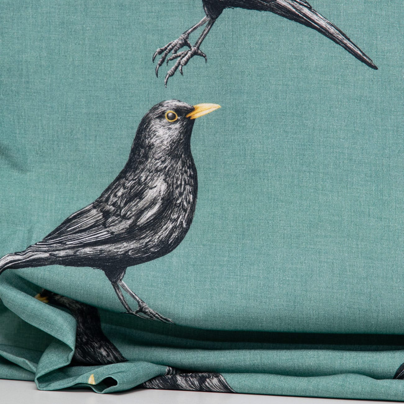 Vuorella kangaskauppa – Mustarastas teal viskoosi